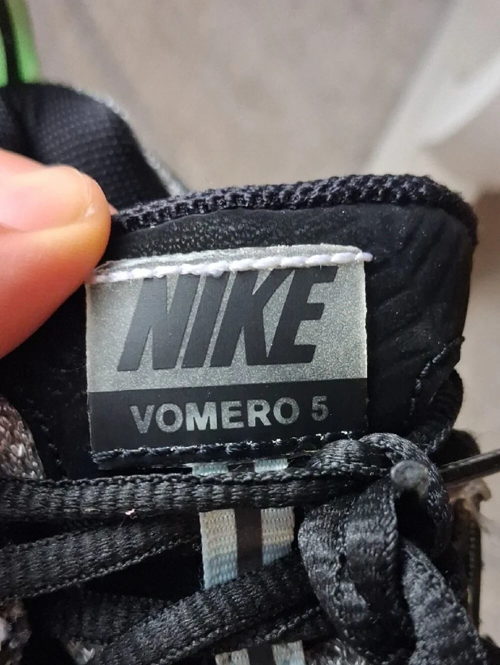 Nike Vomero 5 Kids Black White Gray Sneakers with Mint Pull Tab